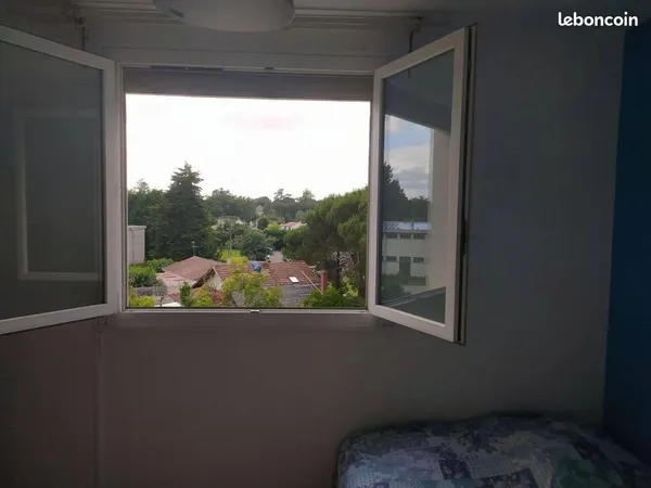 Chambre spacieuse dans une colocation