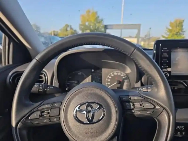 Toyota Yaris 116h dynamic 5p my22 — photo 9