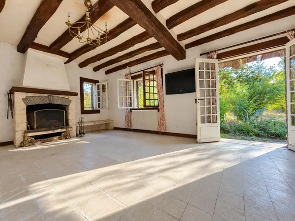 Maison à toit de chaume avec beau potentielle à rénover