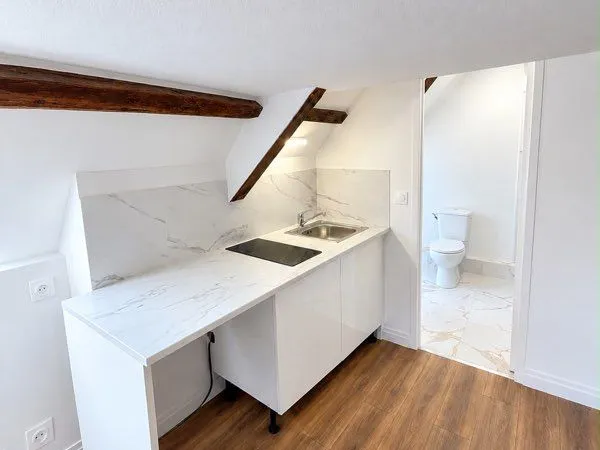 Studio centre ville St Just en Chaussée eau compris