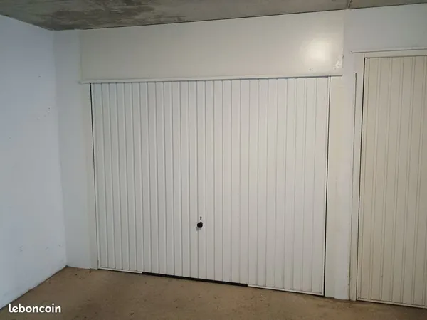 Garage 14m² porte neuve et grenier