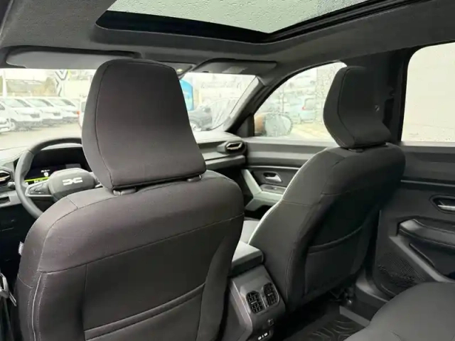 Dacia Bigster mild hybrid 130 4x4 — photo 8