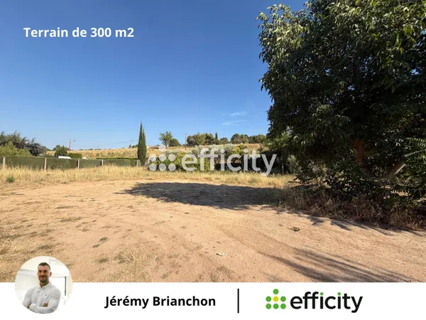 Terrain 300 m²