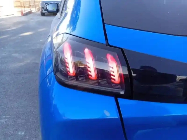 Peugeot 208 puretech 100 s&amp;s bvm6 — photo 17