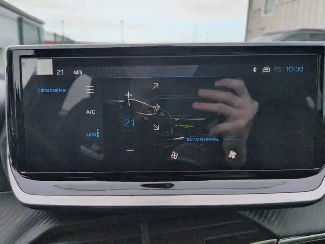 Peugeot 208 hybrid 110 e-dcs6 — photo 39
