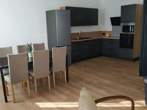 Appartement T4 en duplex meublé entièrement refait à neuf au coeur de La Turballe, à deux pas des co