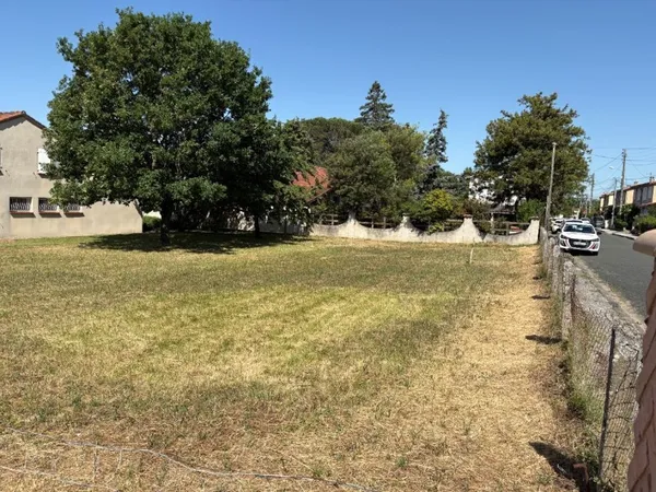 Terrain 727 m²