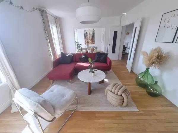 Dernier étage lumineux, sans vis-à-vis, refait à neuf, 3 chambres