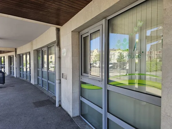 Commerce 260 m²