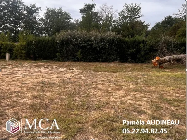 Terrain 650 m²