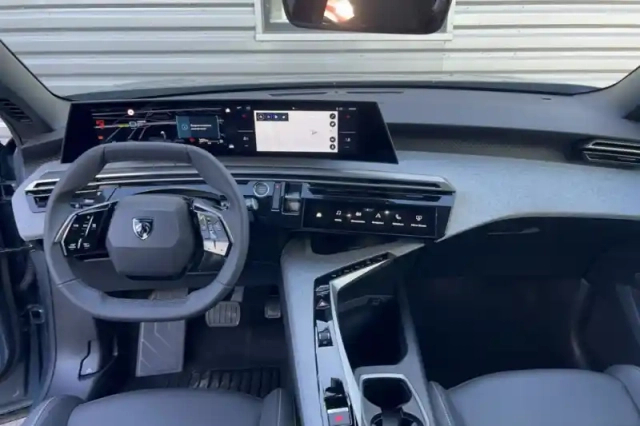 Peugeot 5008 plug-in hybrid 225 ch e-dcs7 — photo 13