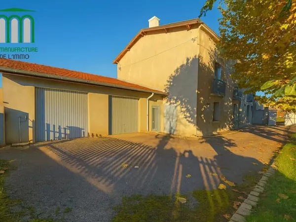 MAISON AVEC HANGARD ET GARAGES SECTEUR TERRENOIRE PROCHE DES ACCES AUTOROUTIER