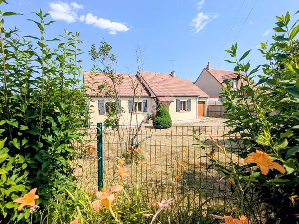 Maison de plain pied- 3 chambres- garage - jardin - VILLENEUVE SUR AISNE
