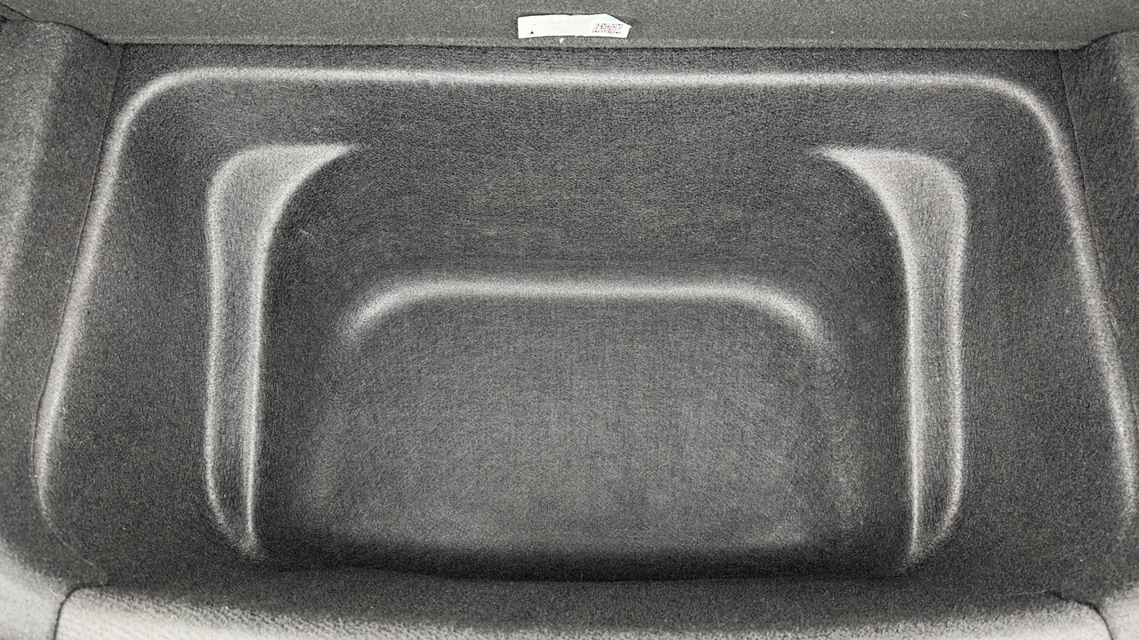 Tesla MODEL Y Standard RWD — photo 32
