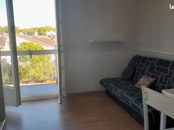 Loue studio avec balcon et parking