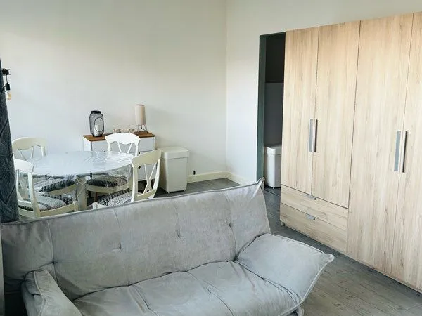 Investissement locatif rentable : F1 meublé complet 31 m² + parking et cave