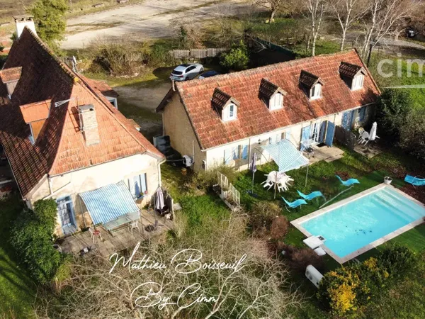 Maison et Gîte de Charme avec Piscine à Montignac