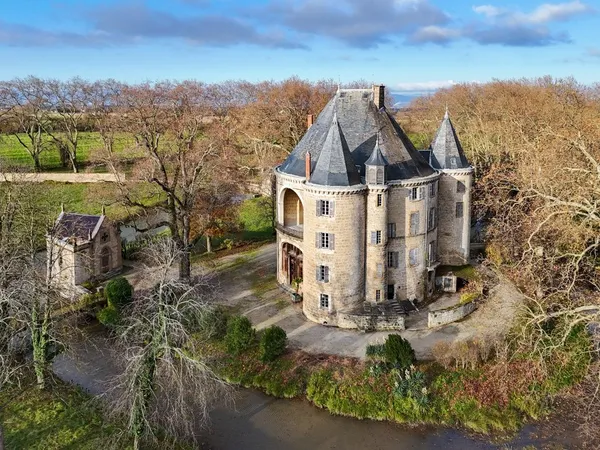 Château 40 pièces 5000 m²