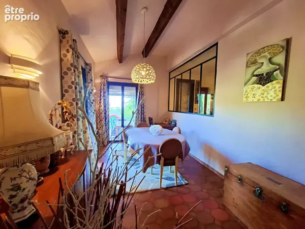 En vente à Solliès-Toucas : maison 6 pièces avec CABINET BARME