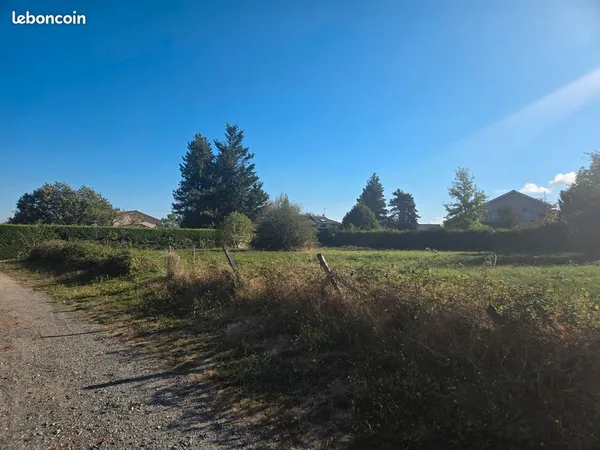 Terrain 1 900 m² - Saint-Just-sur-Loire - Divisible - 430 000