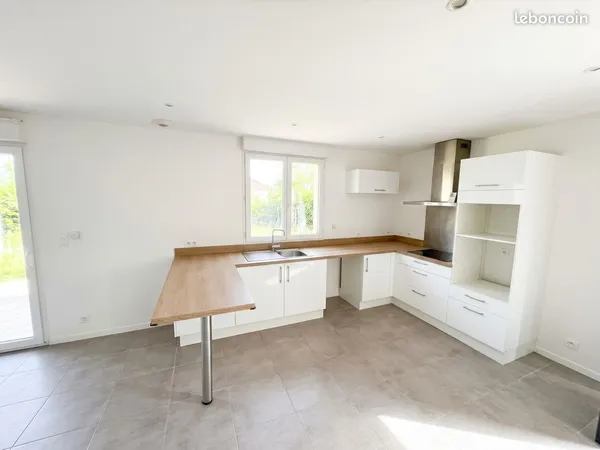 🏡 Maison 97 m² avec terrasse ☀️, jardin 🌿 et garage, Montlouis-sur-Loire, 1 250 /mois