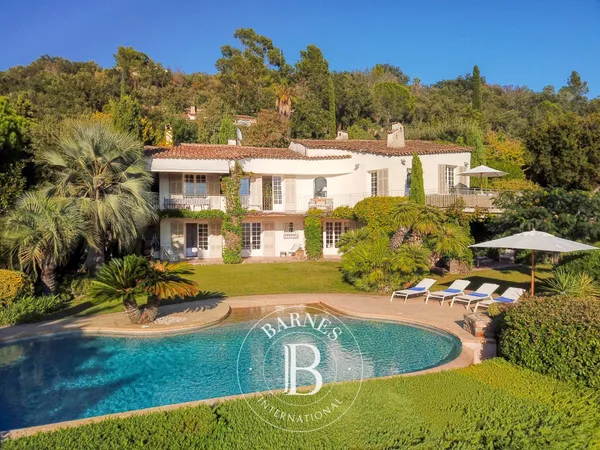 LOCATION SAISONNIÈRE VILLA GRIMAUD - 6 CHAMBRES - VUE MER - PISCINE