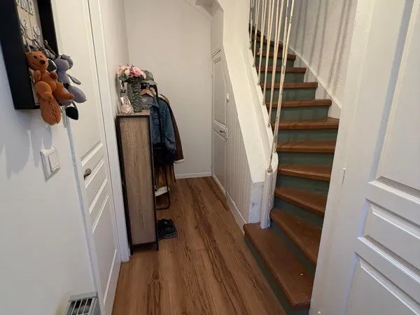Triplex de 90 m2 dans maison de ville à 15 minutes de la gare de Lyon part Dieu (2 arrêts TER et 5 m