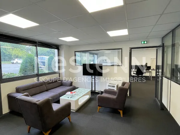 A louer Bureaux Vannes est - accès facile RN 165 - superficie de 107m²