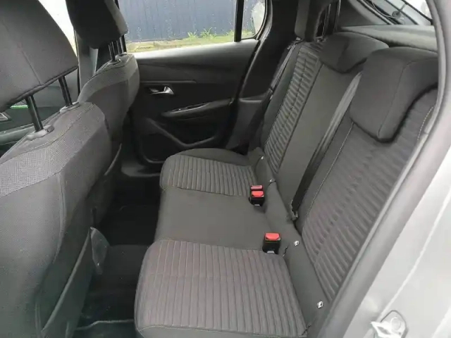 Peugeot 208 puretech 75 s&amp;s bvm5 — photo 10