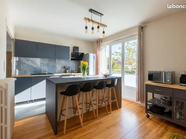 Appartement T5 de 87m2 - 3 chambres + bureaux - Lumineux - Clermont-Ferrand