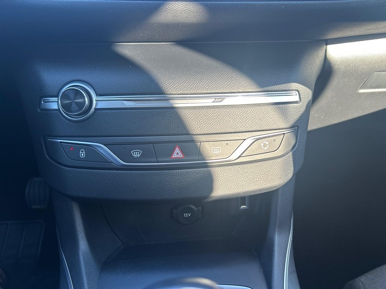 Peugeot 308 1.5 bluehdi 130ch s&s allure pack — photo 19