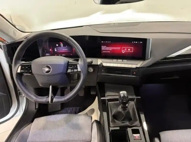 Opel Astra 1.2 turbo 130ch elegance — photo 3
