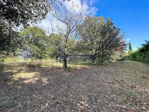 Terrain 672 m²