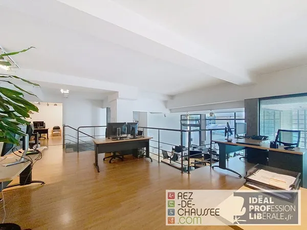 PONT DE SURESNES - 290 M² - BUREAUX / SHOWROOM - ARCHITECTURE CONTEMPORAINE.