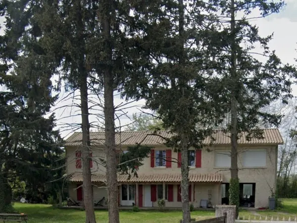 Maison familiale avec piscine, 5 chambres, dépendance
