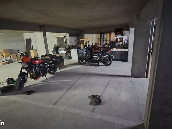 Place Moto rue de Bagnolet (20eme)