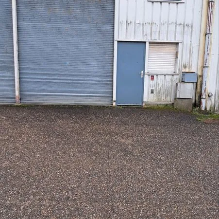 Garage. Local commercial