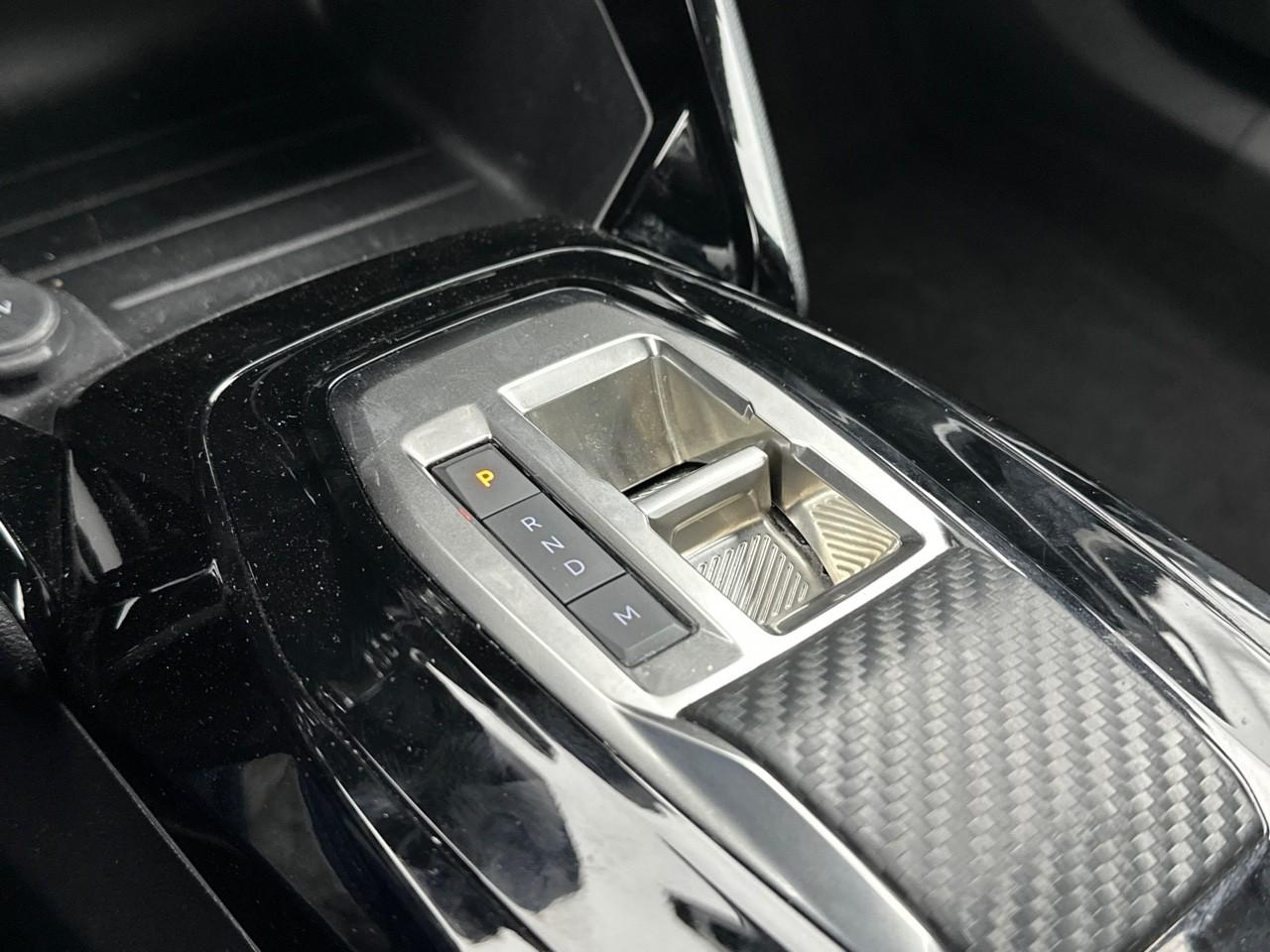 Peugeot 2008 hybrid 136 e-dcs6 gt — photo 31