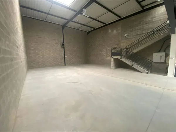 Local d'activité 284 m²