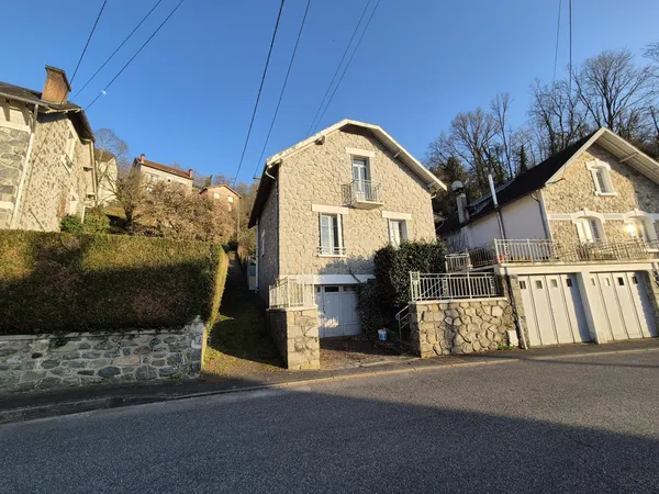 Tulle : grande maison avec terrasse 4 chambres à vendre 8100