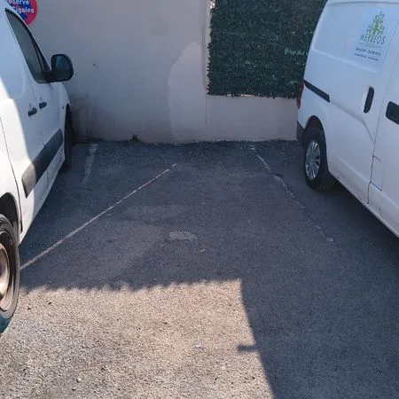 Particulier - Emplacement de parking au centre-ville de Cagnes-sur-Mer (proche gare)