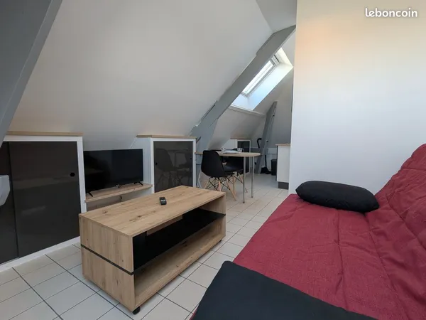 Studio meublé rénové - 12 m² habitables / 28 m² au sol - Lucé