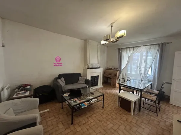 ROUSSILLON - Maison mitoyenne sur 2 niveaux - 100m2 habitabl
