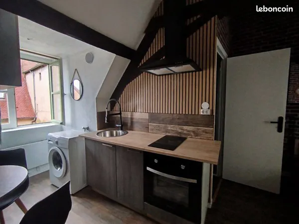 Beau studio vieux Montluçon dans ancien hôte particulier
