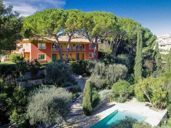 Maison 26 pièces 445 m²