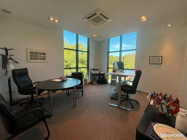 Bureaux 196 m² BUSSY-SAINT-MARTIN