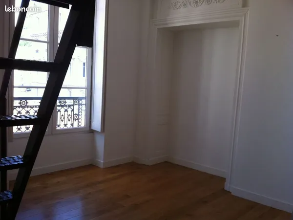 Appartement T1 bis 2e étage Lyon 2 Ainay avec mezzanine + cave