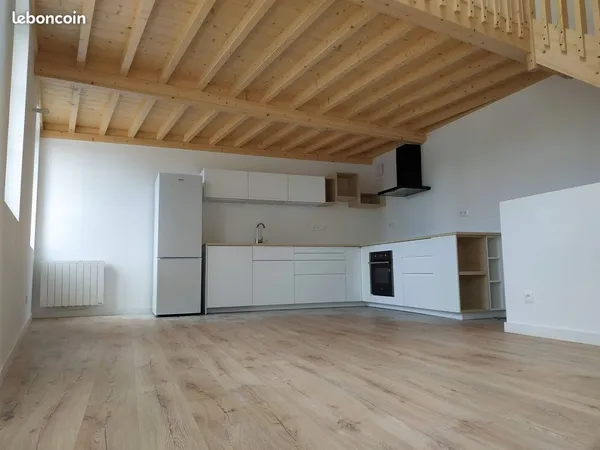 Grand triplex T2 bis face au parc de Lacroix Laval