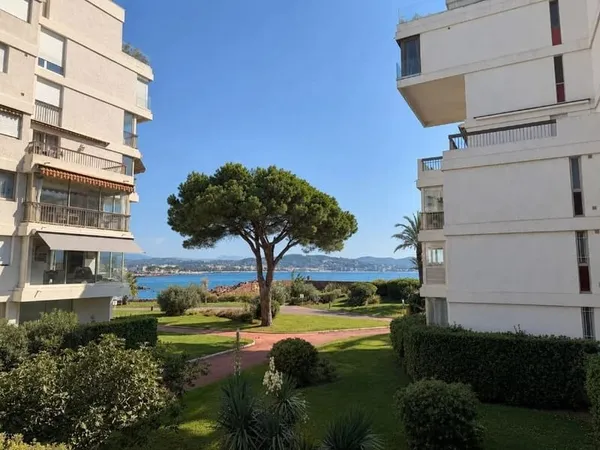 Magnifique appartement de 45m² avec vue mer, piscine et tennis, à deux pas de la plage - Location à 