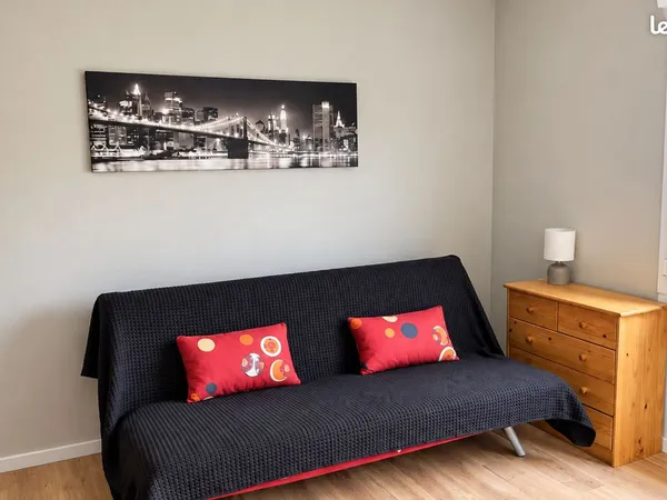 Studio meublé 23 m², cuisine séparée, proche CHU
